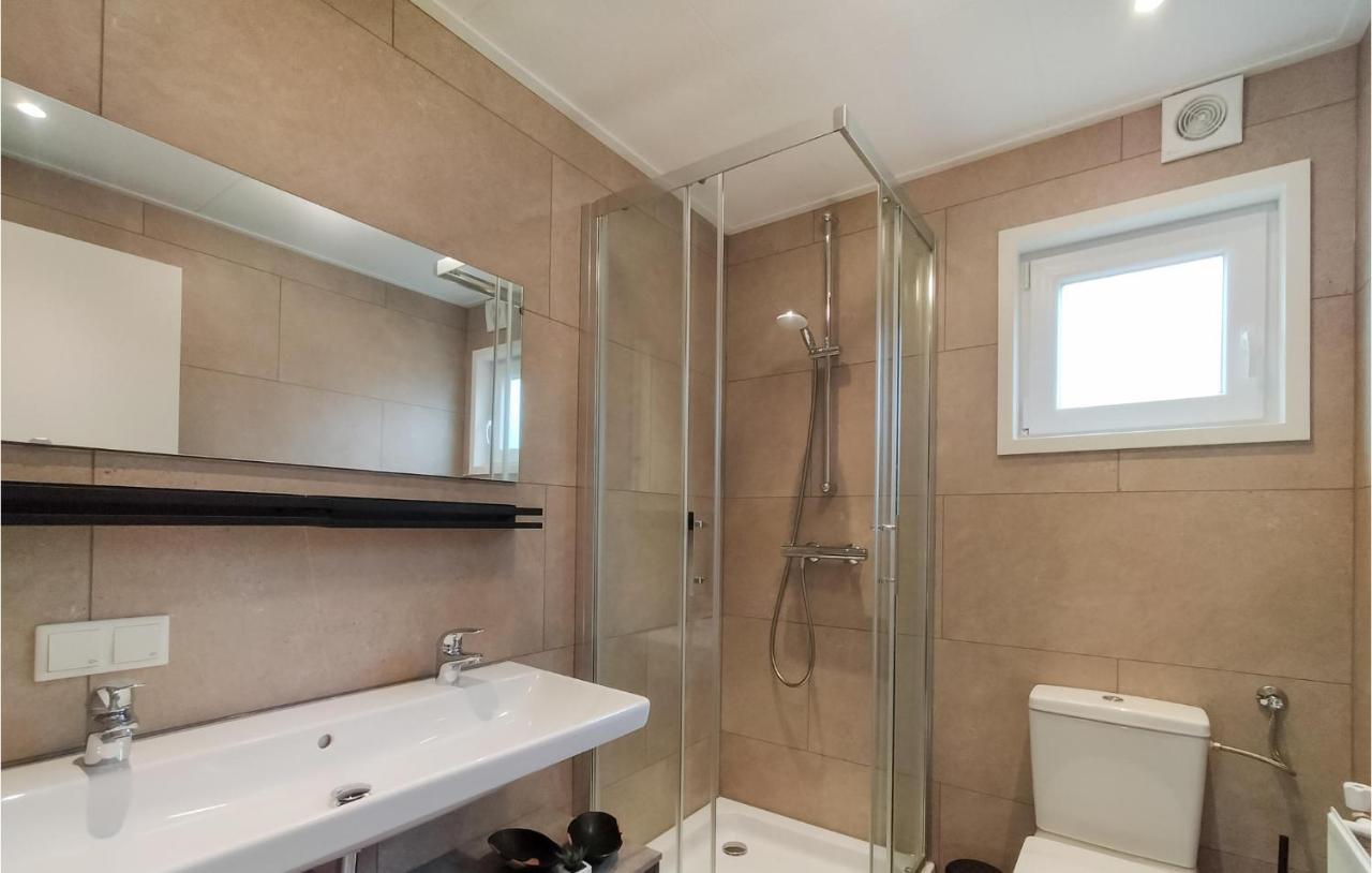 2 Bedroom Awesome Home In Heinkenszand Zewnętrze zdjęcie