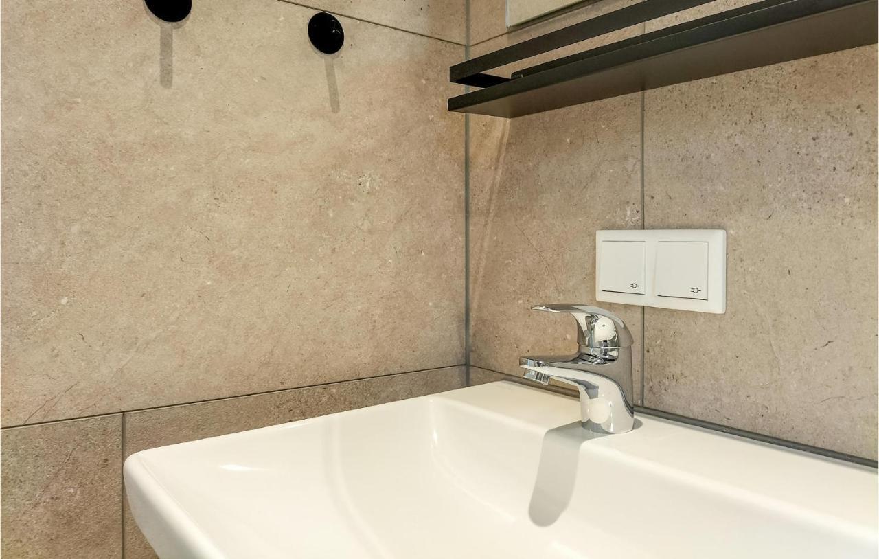 2 Bedroom Awesome Home In Heinkenszand Zewnętrze zdjęcie